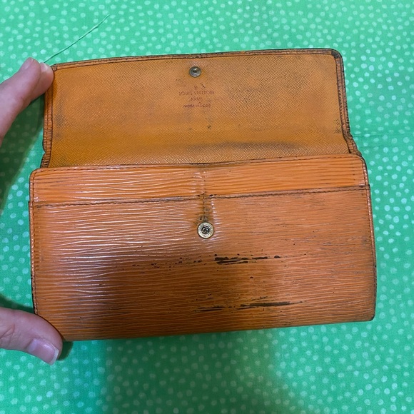 Louis Vuitton Epi Yellow Sarah Wallet - Picture 8 of 10